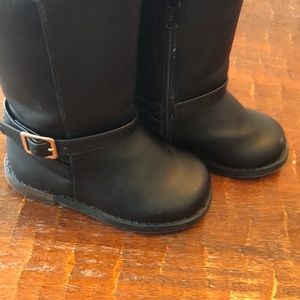 Black faux leather size 6 zip up boots